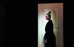 Откройте ангелу дверь. Пластический спектакль